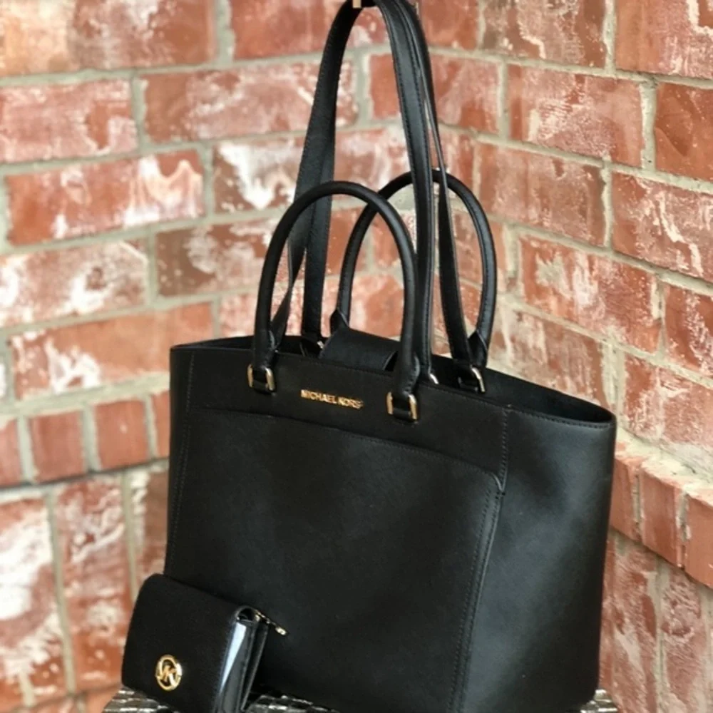 Michael kors Double handle large tote+ wallet set